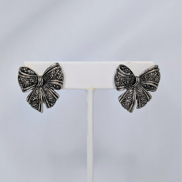 Avon Jewelry - Vintage 1990 AVON Clip On Filigree Antique Silver Bow Earrings 1"